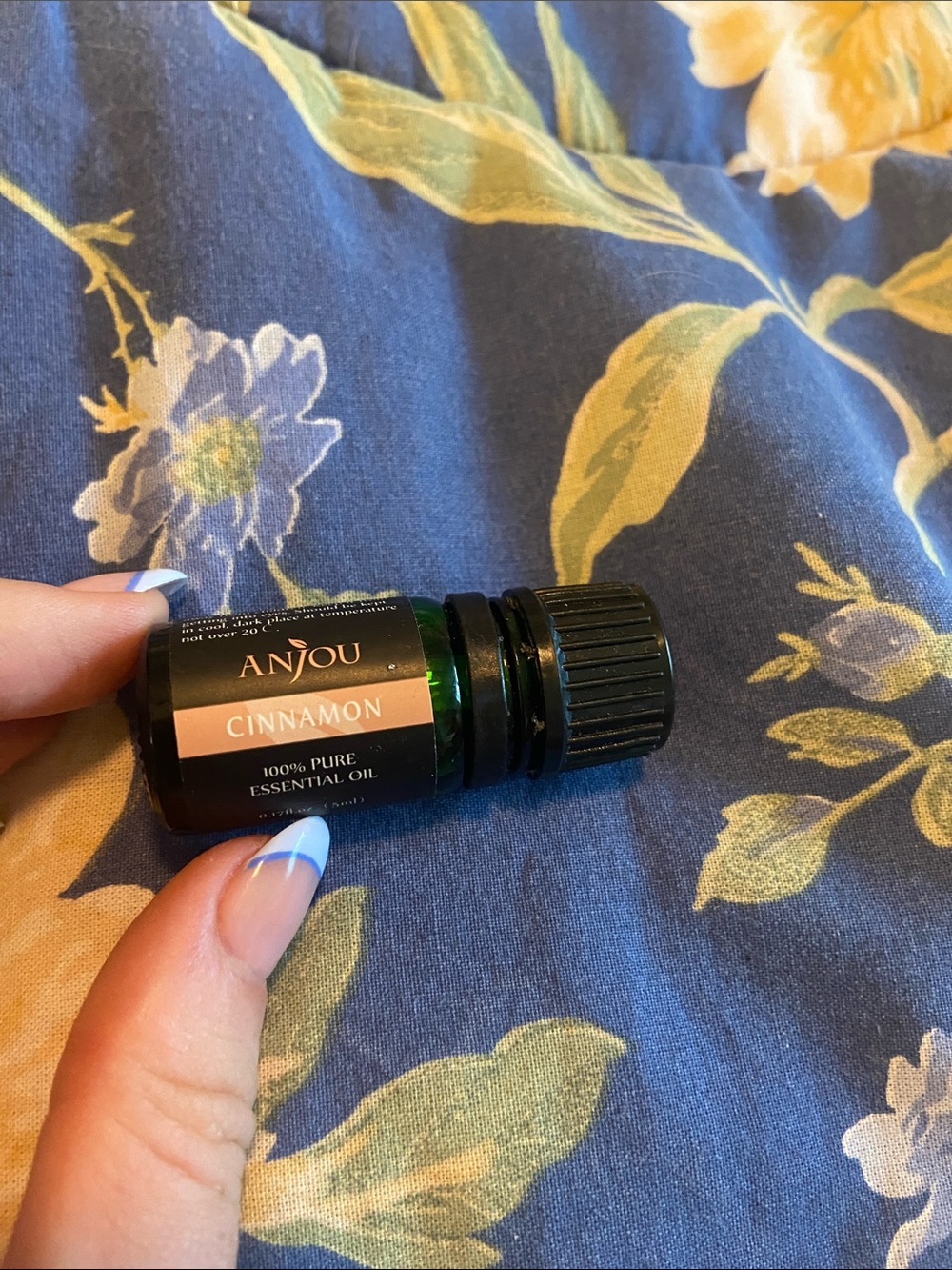 Cinnamon Essential Oil - Warm Brown Bottle